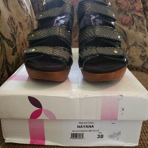 Helle Comfort Nayana Black Snake Metallic